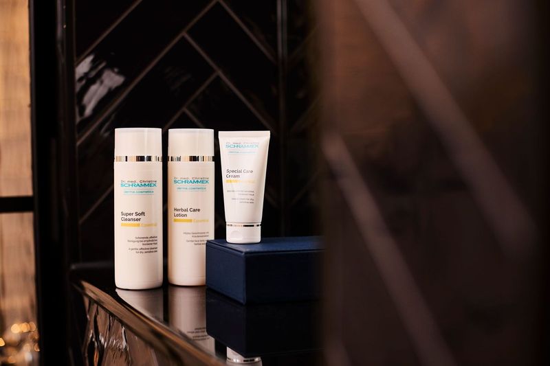 Dr. Schrammek Essential Holiday Giftset